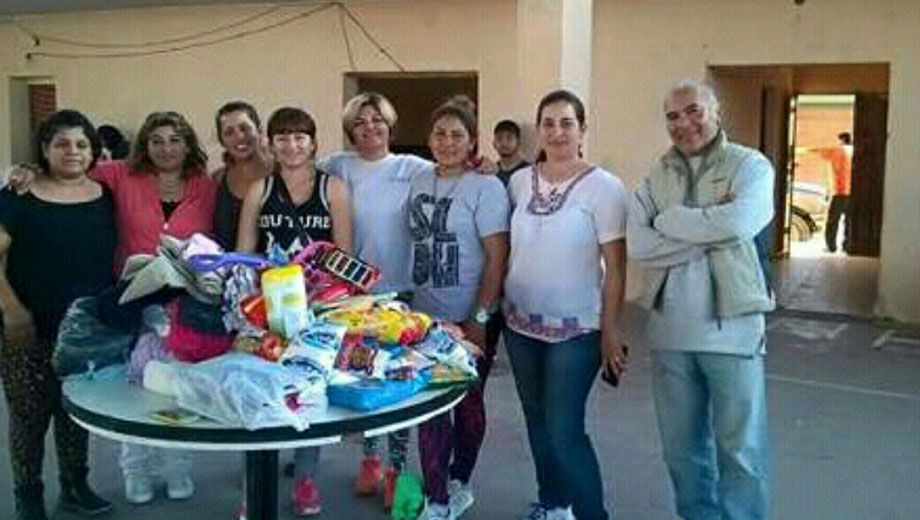 Peluqueros cortarán el pelo a cambio de un alimento no perecedero