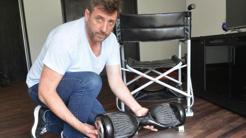 Un cordobés inventó una silla de ruedas eléctrica con una patineta - Diario Panorama de Santiago del Estero
