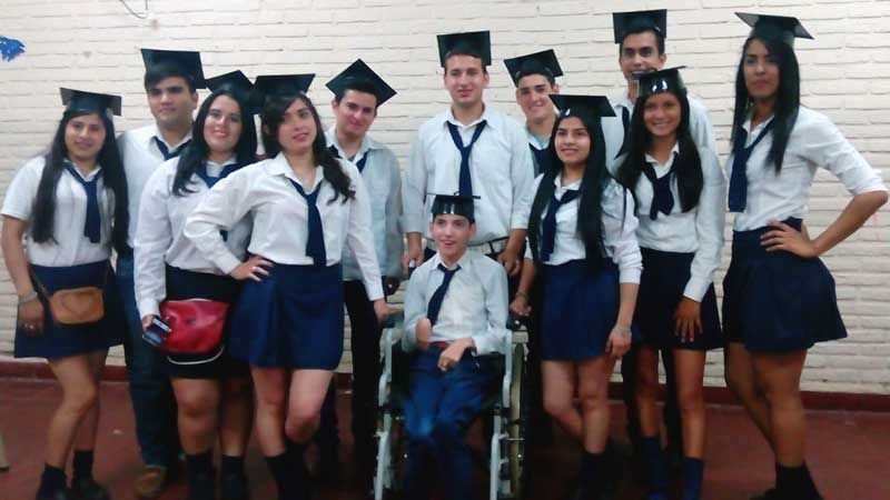 Un ejemplo: tiene parálisis cerebral y terminó el colegio secundario - Diario Panorama de Santiago del Estero