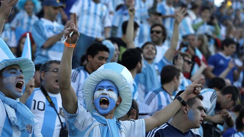 Argentina recibe otra sanción por cantos xenófobos - Diario Panorama
