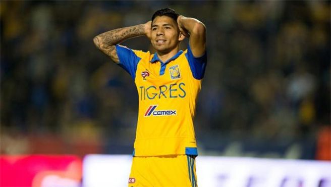 Tremenda patada: le dejó los tapones marcados en la frente - Diario Panorama