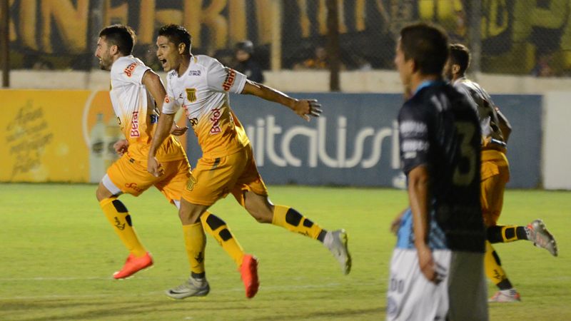 Mitre consiguió una gran victoria y desató el carnaval en el 8 de Abril - Diario Panorama