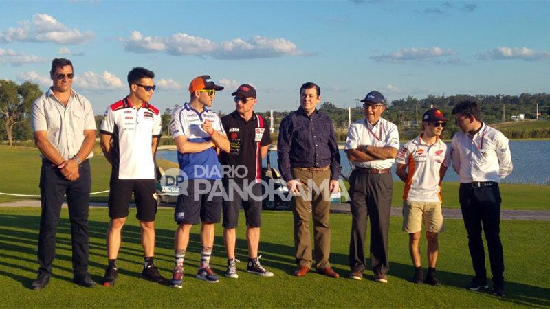 Zamora y pilotos del MotoGP recorrieron el Termas de Río Hondo Golf Club - Diario Panorama