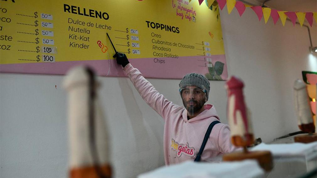 Furor en Córdoba por un local gastronómico que vende waffles con forma de pene