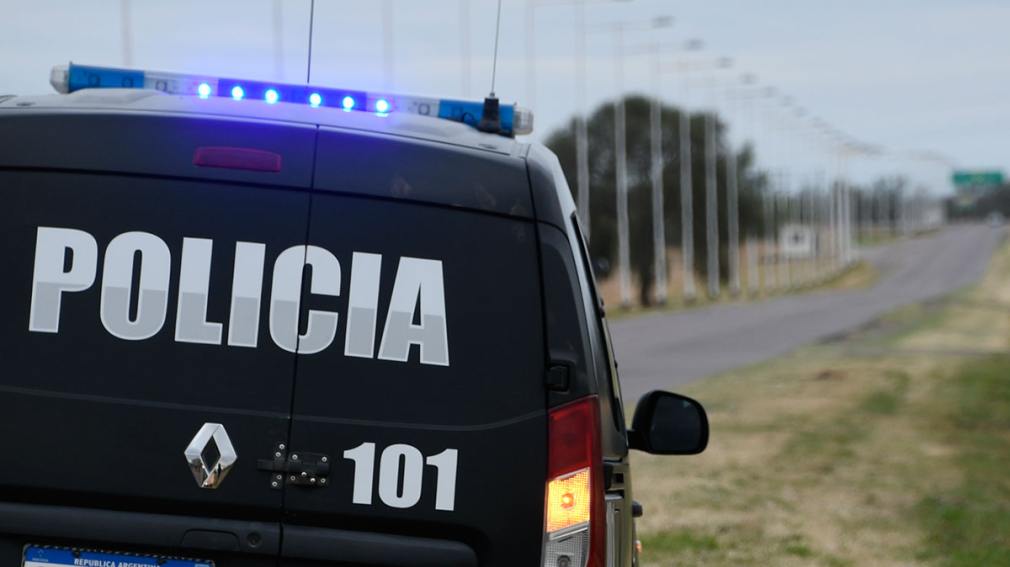 Ruta Nacional 9: una mujer se salvó de milagro tras un choque frontal entre un auto y un camión
