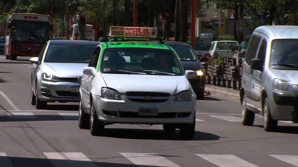Establecen nuevo cuadro tarifario para taxis y radiotaxis capitalinos