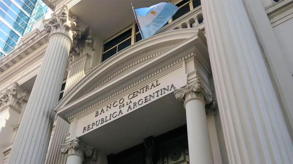 El mercado de cambios achicó su volumen en el día del paro y el BCRA compró solo USD 59 millones