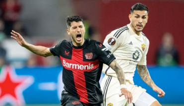  El spero cruce entre Paredes y Palacios en la revancha entre Bayer Leverkusen y Roma 