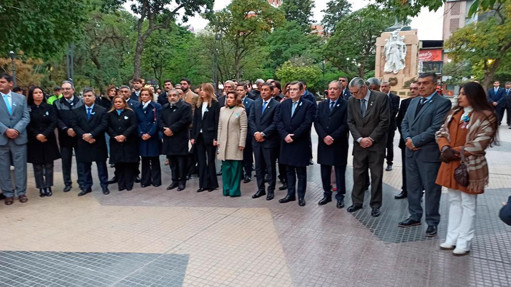 Zamora presidió el acto por el Día de la Bandera en plaza Libertad