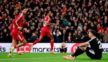 El Liverpool de Alexis sum un triunfazo ante el Aston Villa del Dibu y cort su mala racha