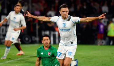 Racing consiguió un agónico y valioso triunfo ante Newell’s en Rosario