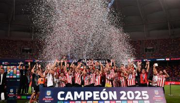 A qu� otras finales se clasific� Estudiantes por ganar el Trofeo de Campeones
