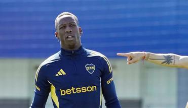 Luis Advíncula rescindió con Boca y analiza volver al fútbol peruano