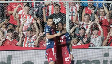 Uni�n vapule� a Gimnasia de Mendoza y festej� en Santa Fe