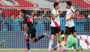 Papel�n y partido para el olvido de River que fue goleado por un Tigre contundente en el Monumental