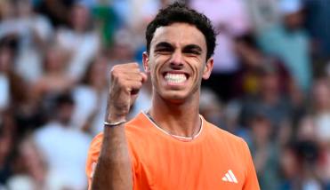  Francisco Cer�ndolo dio el golpe en el Masters 1000 de Miami: elimin� a Daniil Medvedev y pas� a octavos