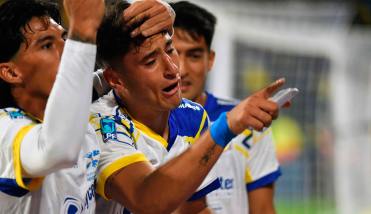 Rosario Central derrot� a Atl�tico Tucum�n con un doblete de V�liz