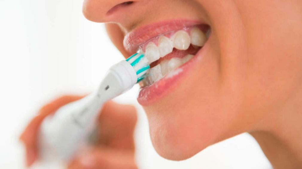 Estudio revela que el cepillado dental puede reducir hasta un 60 % el riesgo de neumonía hospitalaria