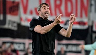 �Quieren convencer a la gente de que no jugamos bien�, las bombas de Coudet tras el triunfo de River