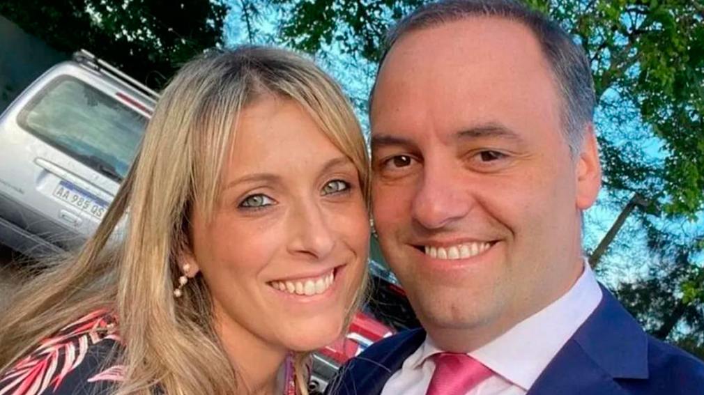 Uno por uno: los viajes de Manuel Adorni y Bettina Angeletti que quedaron bajo la lupa de la Justicia