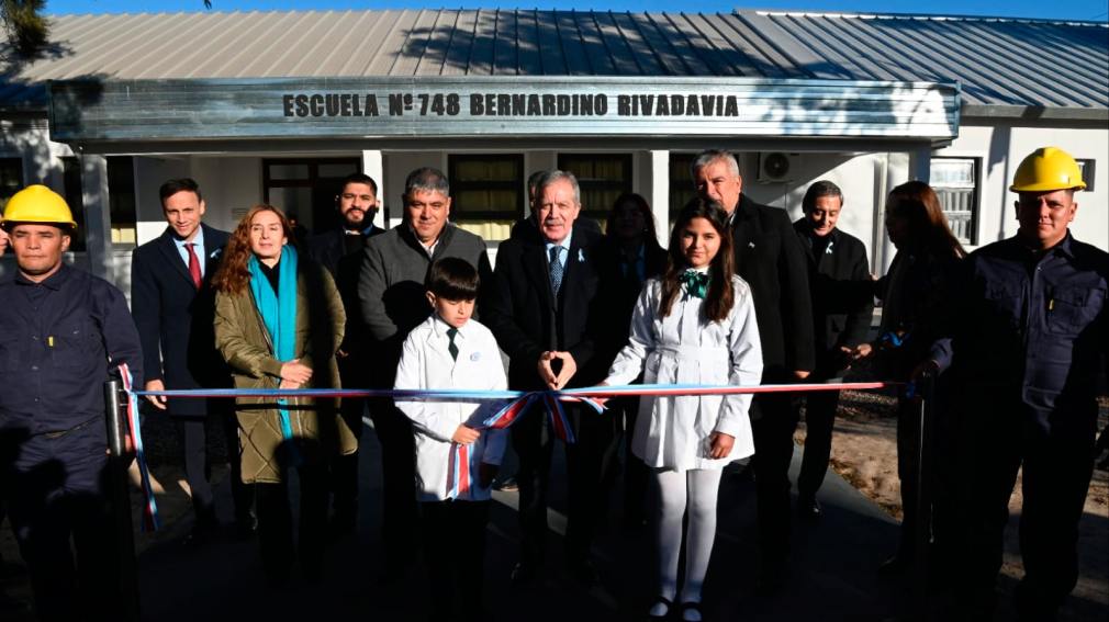 Elías Suárez inauguró obras en la Escuela N° 748 de Villa Atamisqui y entregó viviendas sociales
