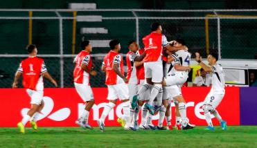 Independiente Rivadavia finaliz� una gran fase de grupo con una victoria ante Bol�var
