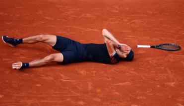 La cuarta fue la vencida: Zverev festejó ante Cobolli y es el nuevo campeón de Roland Garros