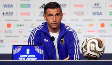Dibu Mart�nez revel� c�mo llega de su lesi�n a la final: �Me duele la mano todos los d�as�