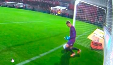 VIDEO I El ins�lito blooper de Lucas Bruera que termin� en gol de Instituto ante Estudiantes (RC)