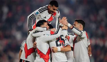 River se recuper� con un triunfo ante Estudiantes de R�o Cuarto, que perdi� la categor�a