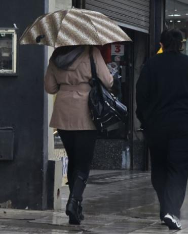 El domingo llegará con lluvias aisladas y una máxima de 20° en Santiago