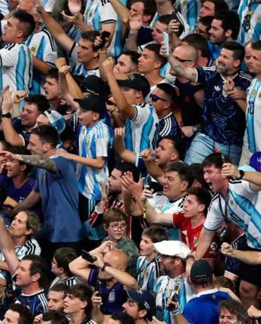 Video: los hinchas argentinos hicieron sentir su presencia y taparon el himno de Inglaterra en la previa de la semifinal