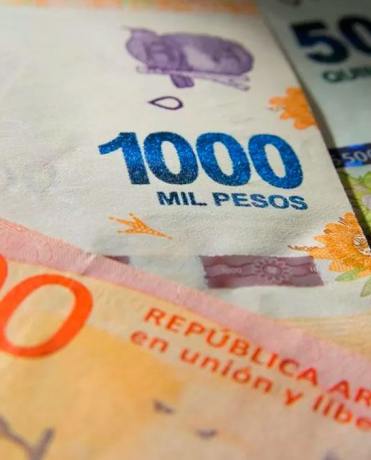 El aguinaldo, cada vez más destinado a pagar deudas: advierten sobre el alto endeudamiento de las familias