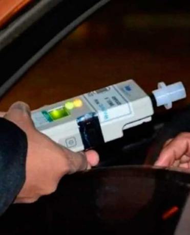 Empleado municipal conducía ebrio y trató de eludir un control