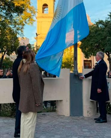 Elías Suárez encabezó el acto central por el Día de la Independencia