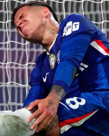 Alarma en la Selección Argentina: Enzo Fernández pidió el cambio en el final de Chelsea-Manchester United