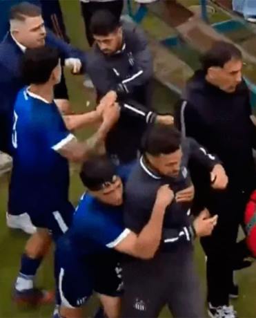 VIDEO I Escándalo en Reserva: el Laucha Acosta terminó involucrado en una pelea tras la derrota de Talleres ante Atlético Tucumán