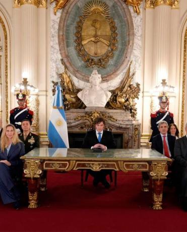 Javier Milei en cadena nacional: “Las Malvinas son argentinas, los isleños no tienen derecho a la autodeterminación”
