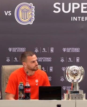 Se calentó la previa de la final en Santiago: fuerte cruce entre González Pirez y Ovando