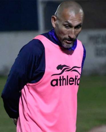 Pablo Guiñazú asumió en Güemes y dirigió su primera práctica en la Isla
