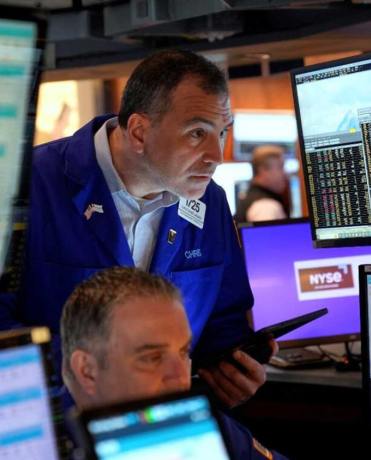 El riesgo país superó los 640 puntos y el dólar oficial alcanzó un nuevo récord