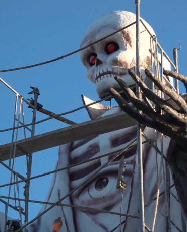 Polémica en La Bajada por la gigantesca imagen de San La Muerte y un predio dedicado a santos paganos