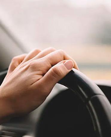 Denunció que un remisero lo golpeó y le robó el celular tras una discusión por la tarifa