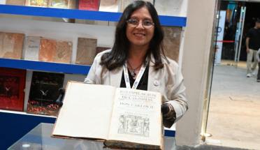 Un libro de 1774 y revistas centenarias: la Biblioteca Sarmiento mostró sus tesoros en la Feria del Libro
