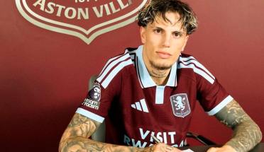 Garnacho firmó con el Aston Villa y será compañero del Dibu Martínez