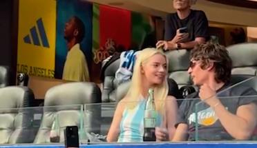 Anya Taylor-Joy sorprendió al alentar a Estados Unidos con la camiseta argentina