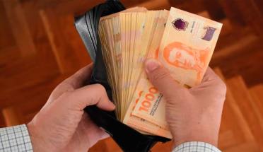 Informe alarmante: 7 de cada 10 argentinos agotan su sueldo antes de la quincena