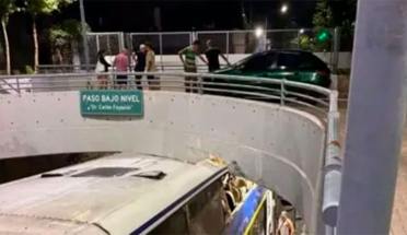 Siete heridos y un micro destruido: dramático accidente de hinchas de Chaco For Ever en Buenos Aires