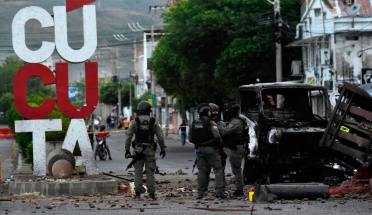 Atentado en Colombia: un camión bomba explotó frente a una comisaría y dejó 11 heridos