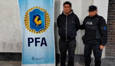 Detuvieron a un hombre acusado de vender cocaína en La Banda: secuestraron droga y casi $500 mil